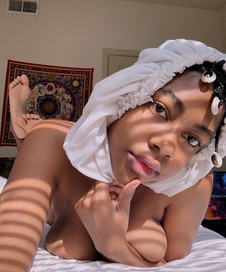 sapiosuccubust sexy actress img