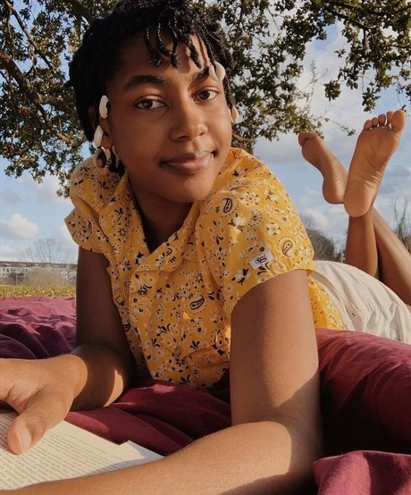 sapiosuccubust nudes model img