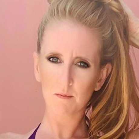 elliemay09 art model photos