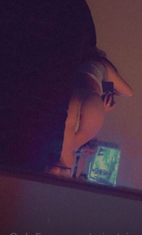 Misstrixs model nude pic