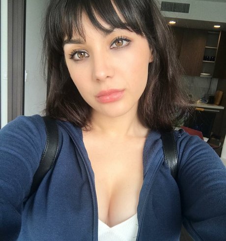 Hannah Marks exclusive actress galleries