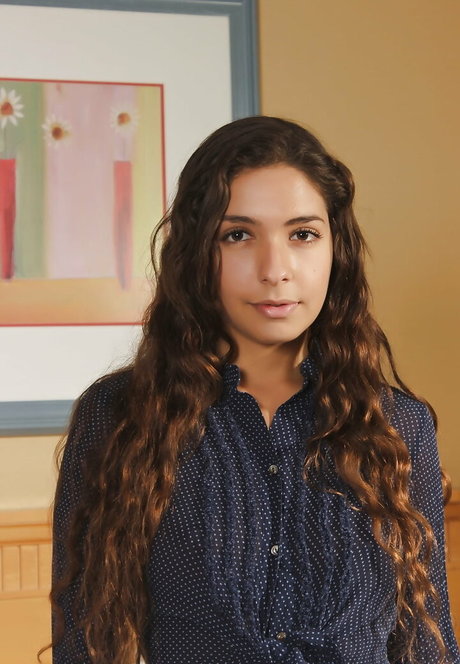 Monique poses xxx model pic