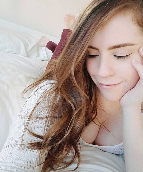 Niniskya star hot photo