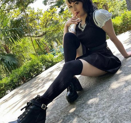 Berrycrepe sexy actress images