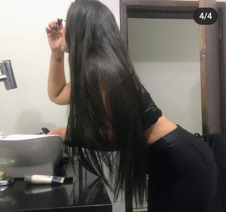 Jee Trindade model adult photo