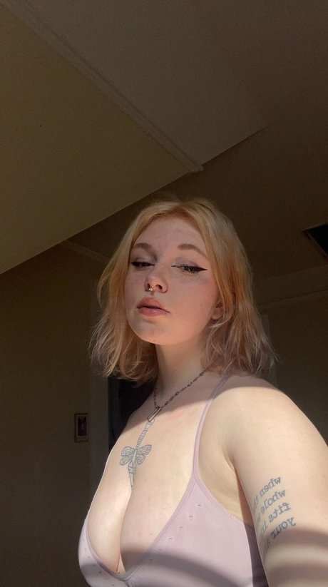 Izzyisdying Profile pic