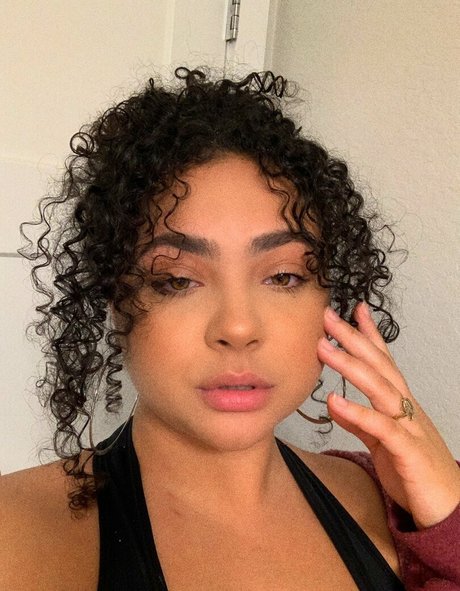 Deanelizyunes art star pictures