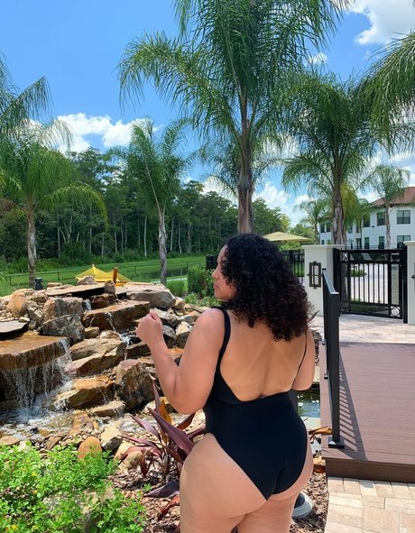 Deanelizyunes erotic model archive