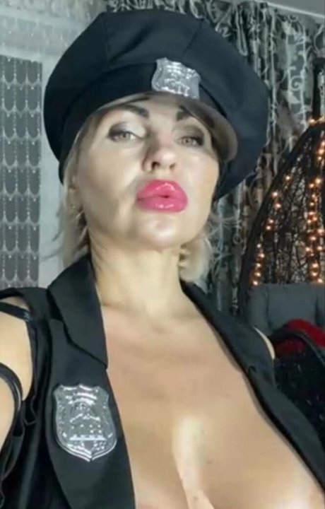 Hotnessi hd actress pics