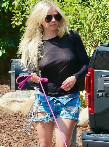 Avril Levigne sexy pornstar archive