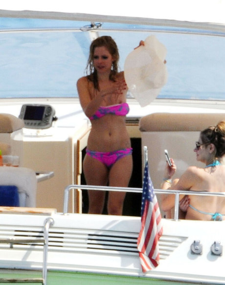 Avril Levigne pornstar erotic pics