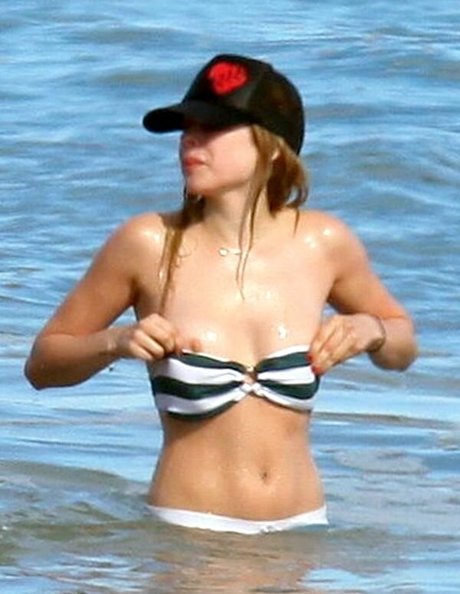 Avril Levigne erotic star pics