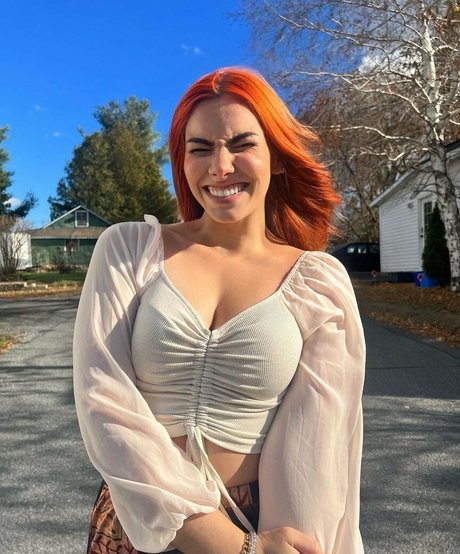 Alicia Atout hot star pics