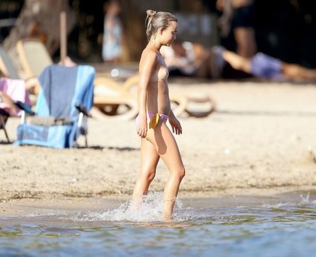 Amelia Windsor sexy actress image