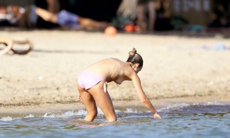 Amelia Windsor model nude picture