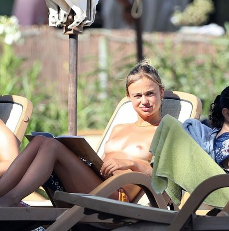 Amelia Windsor model hot photo