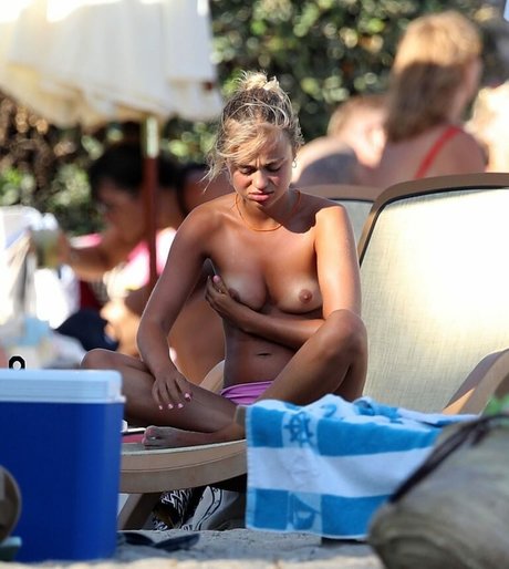 Amelia Windsor art actress archive