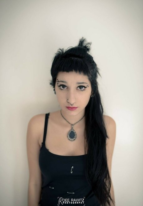 adamnotoscar model hot photo