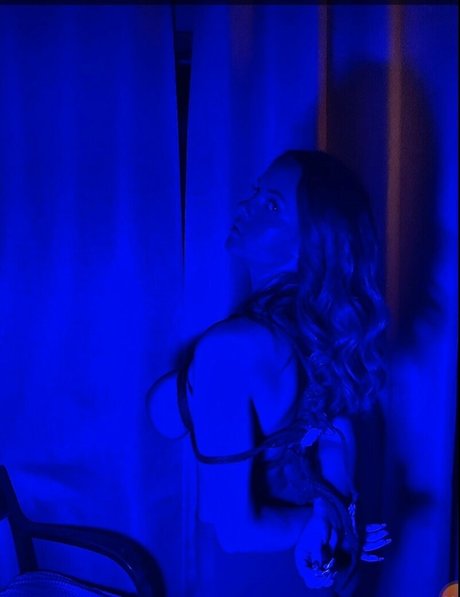 Selena Fowler high quality model pic