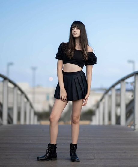 Adiyan hot star images