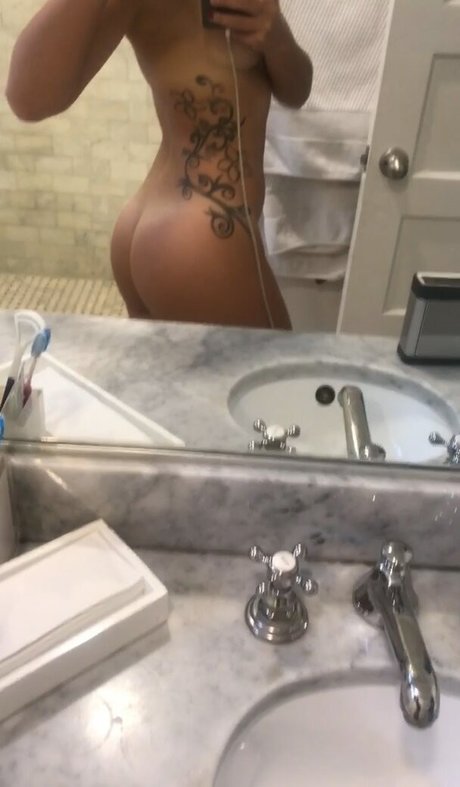 Olympia Valance star erotic photos