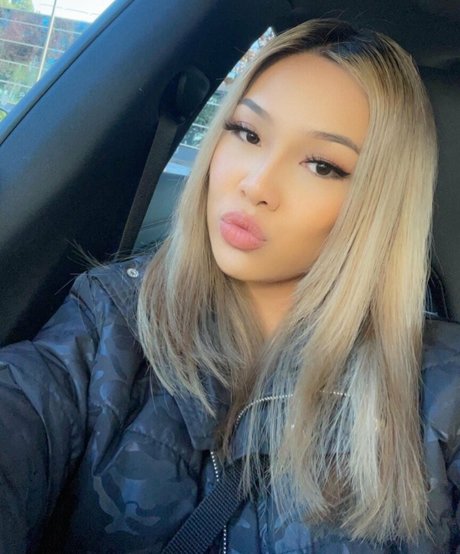 Axnuwin pornstar pretty photo