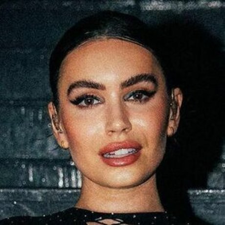 Sophie Simmons sex model pic