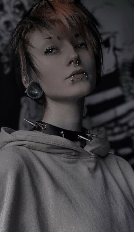 Hollowpix_ model pretty photos