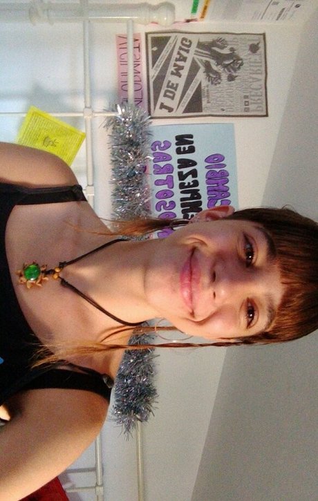 SpanishGrimes adult model photo