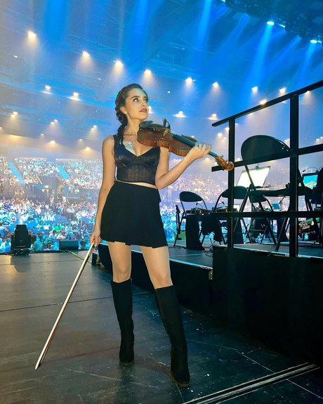 Esther Abrami nice model photos