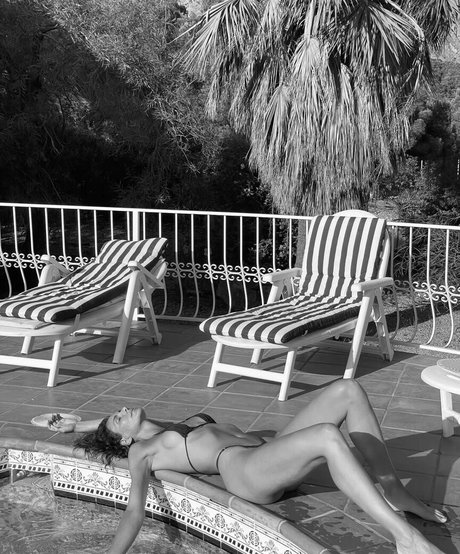 Andja Lorein pretty pornstar photos