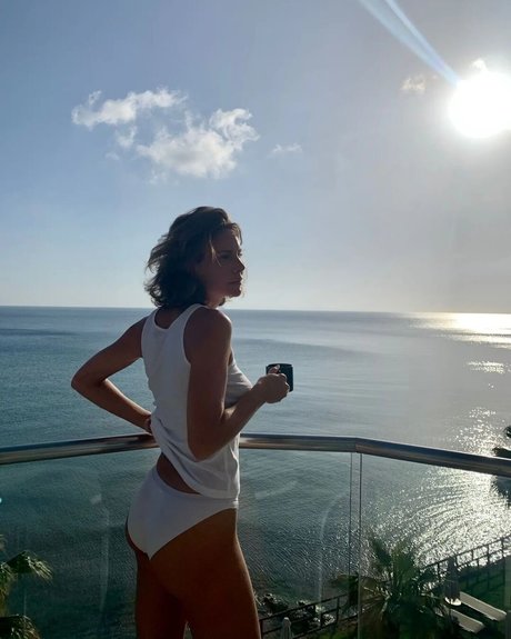 Andja Lorein naked model archive