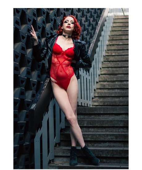 Asmodena model erotic pic