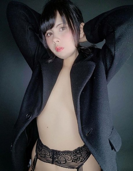 whiterabbit exe beautiful model pic