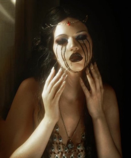 Emma Karla Peet model adult photos