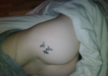 Abby Elliott model high quality pic