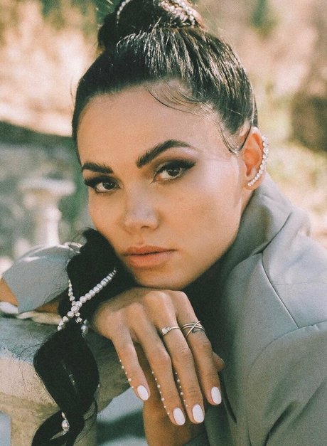 Sinead Harnett art star image