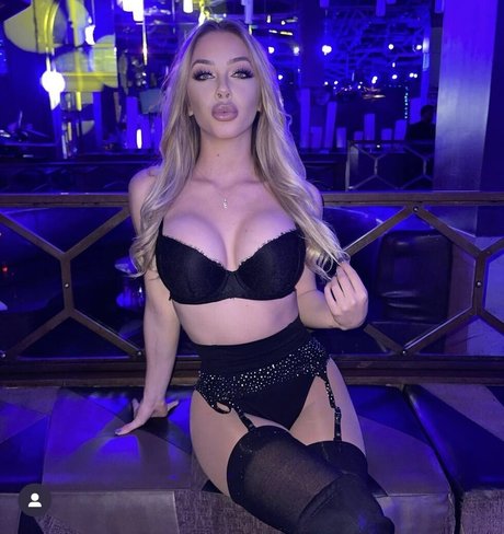 Emilybwagoner model beautiful photos