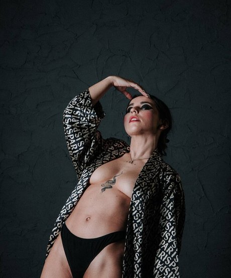 crismaia97 model hd images