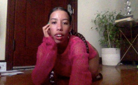 MeelahNaomi star pretty img