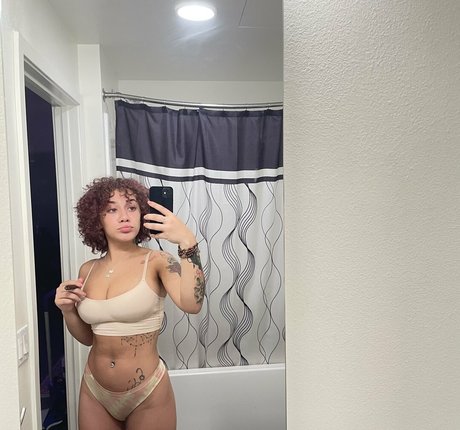 Iamnevaehakira naked pornstar picture