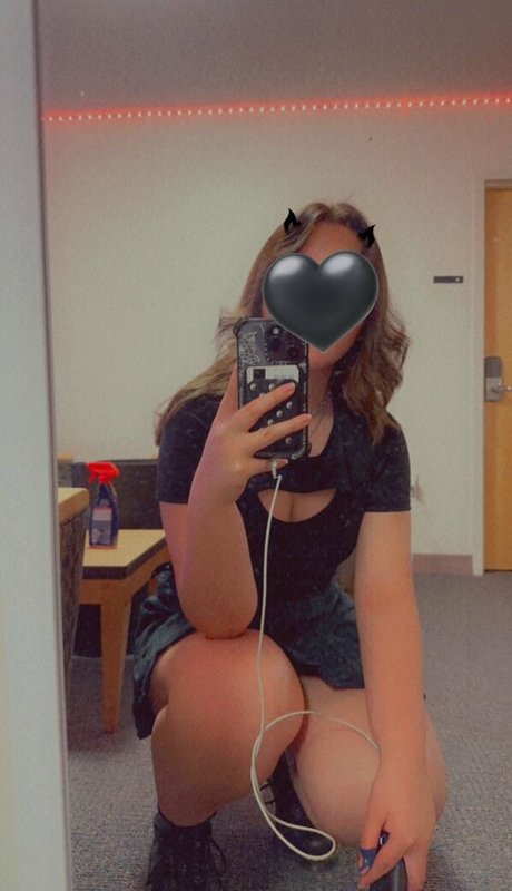 unhingedmindd art actress picture