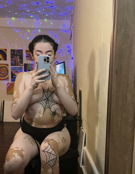 ummmbzupcsdown erotic model images