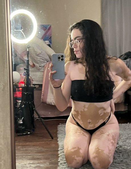 ummmbzupcsdown star exclusive picture