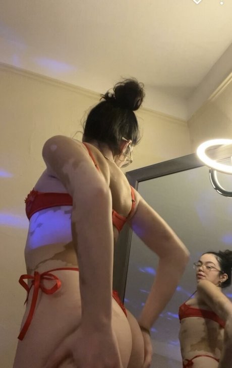 ummmbzupcsdown model art gallery