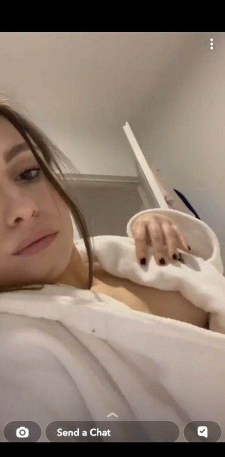 BadLexa nude model image