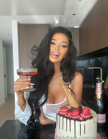 Adeleg sexy star img