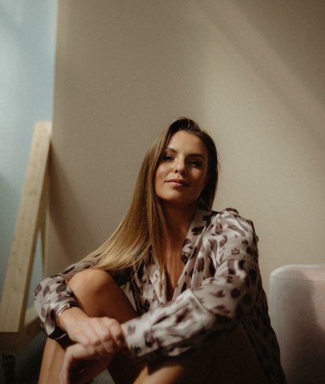 Laura Wontorra nude star pictures