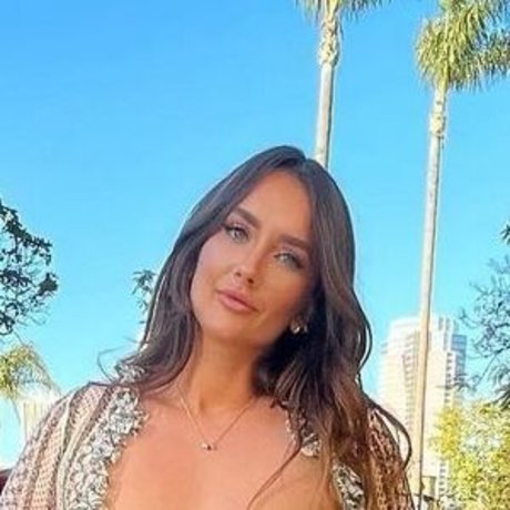 Carlistone model beautiful picture