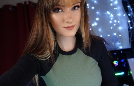 Ashi nude actress picture